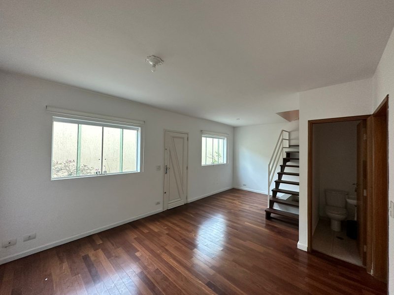 Casa de condomínio próximo as praças do Pôr do sol e Corujas Rua das Tabocas São Paulo - 