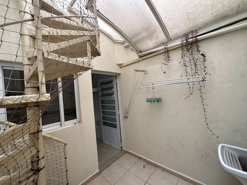Casa de condomínio próximo as praças do Pôr do sol e Corujas Rua das Tabocas São Paulo - 