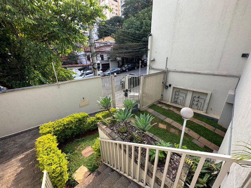 Casa de condomínio próximo as praças do Pôr do sol e Corujas Rua das Tabocas São Paulo - 