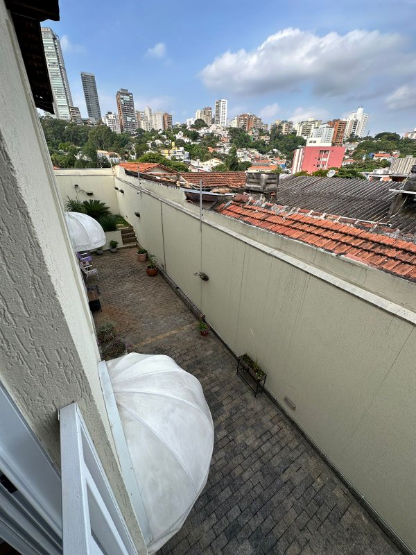 Casa de condomínio próximo as praças do Pôr do sol e Corujas Rua das Tabocas São Paulo - 