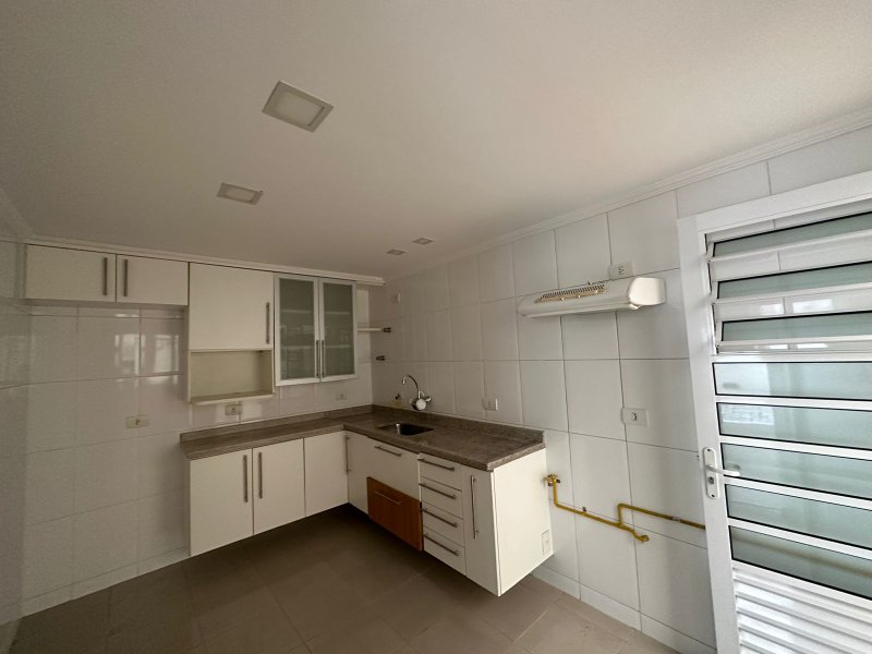Casa de condomínio próximo as praças do Pôr do sol e Corujas Rua das Tabocas São Paulo - 