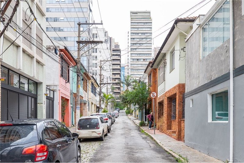 Casa a venda nos Jardins - 3 dormitórios 150m² Moacir Piza São Paulo - 