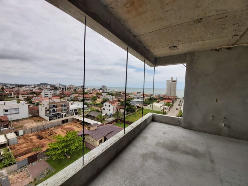 Apartamento no Residencial Costa Esmeralda localizado a  250 metros do mar em Piçarras  Balneário Piçarras - 