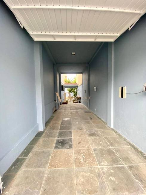 R$ 1.430.000 - CASA - SEMIMOBILIADA - 269M2 - 3 DORM - LAREIRA - PISCINA - 6 VAGAS - Porto Alegre - 