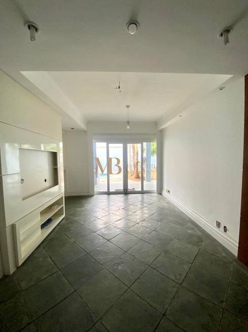 R$ 1.430.000 - CASA - SEMIMOBILIADA - 269M2 - 3 DORM - LAREIRA - PISCINA - 6 VAGAS - Porto Alegre - 