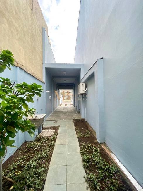 R$ 1.430.000 - CASA - SEMIMOBILIADA - 269M2 - 3 DORM - LAREIRA - PISCINA - 6 VAGAS - Porto Alegre - 