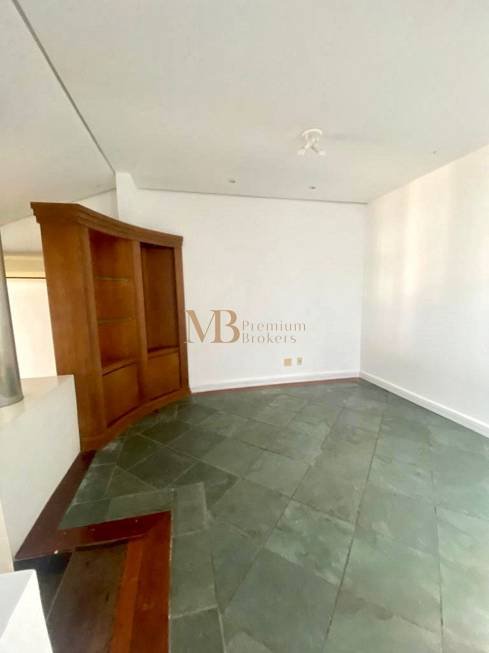 R$ 1.430.000 - CASA - SEMIMOBILIADA - 269M2 - 3 DORM - LAREIRA - PISCINA - 6 VAGAS - Porto Alegre - 