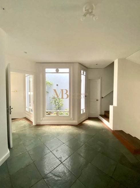 R$ 1.430.000 - CASA - SEMIMOBILIADA - 269M2 - 3 DORM - LAREIRA - PISCINA - 6 VAGAS - Porto Alegre - 