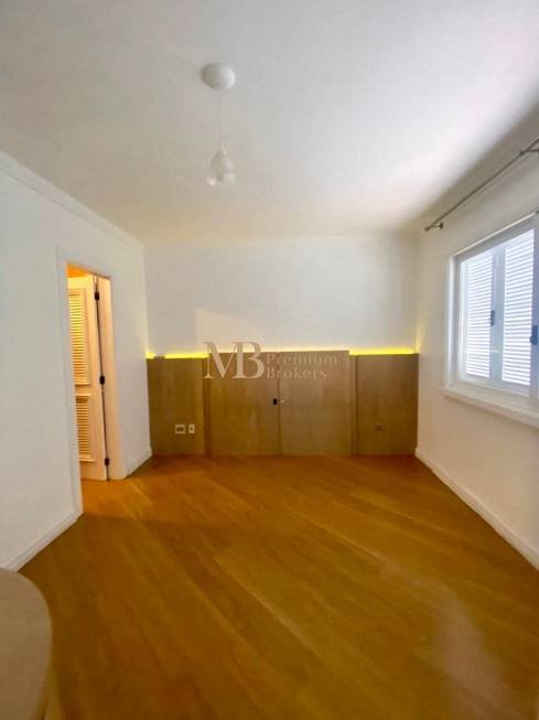 R$ 1.430.000 - CASA - SEMIMOBILIADA - 269M2 - 3 DORM - LAREIRA - PISCINA - 6 VAGAS - Porto Alegre - 
