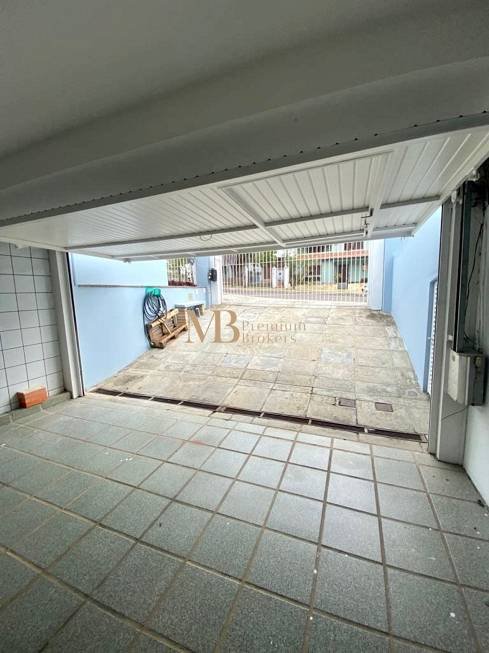 R$ 1.430.000 - CASA - SEMIMOBILIADA - 269M2 - 3 DORM - LAREIRA - PISCINA - 6 VAGAS - Porto Alegre - 