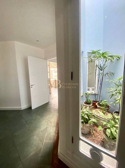 R$ 1.430.000 - CASA - SEMIMOBILIADA - 269M2 - 3 DORM - LAREIRA - PISCINA - 6 VAGAS - Porto Alegre - 