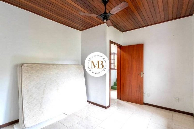 R$ 1.450.000 - OPORTUNIDADE - CASAS RESIDENCIAIS OU COMERCIAIS - 374M2 - 5 DORM - 10 VAGAS - Porto Alegre - 