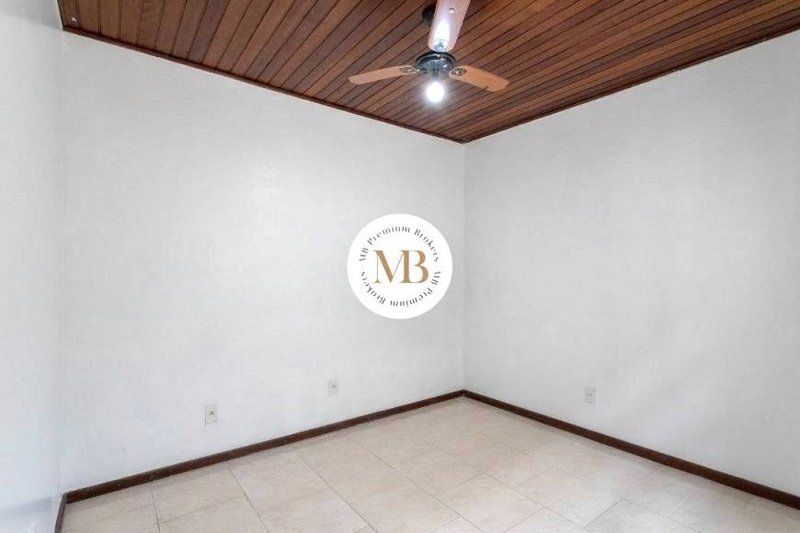 R$ 1.450.000 - OPORTUNIDADE - CASAS RESIDENCIAIS OU COMERCIAIS - 374M2 - 5 DORM - 10 VAGAS - Porto Alegre - 