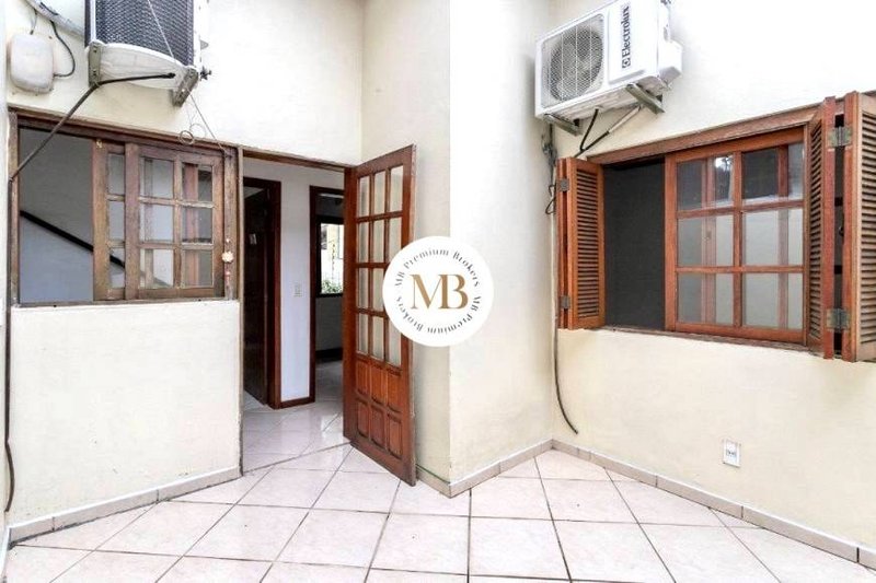 R$ 1.450.000 - OPORTUNIDADE - CASAS RESIDENCIAIS OU COMERCIAIS - 374M2 - 5 DORM - 10 VAGAS - Porto Alegre - 