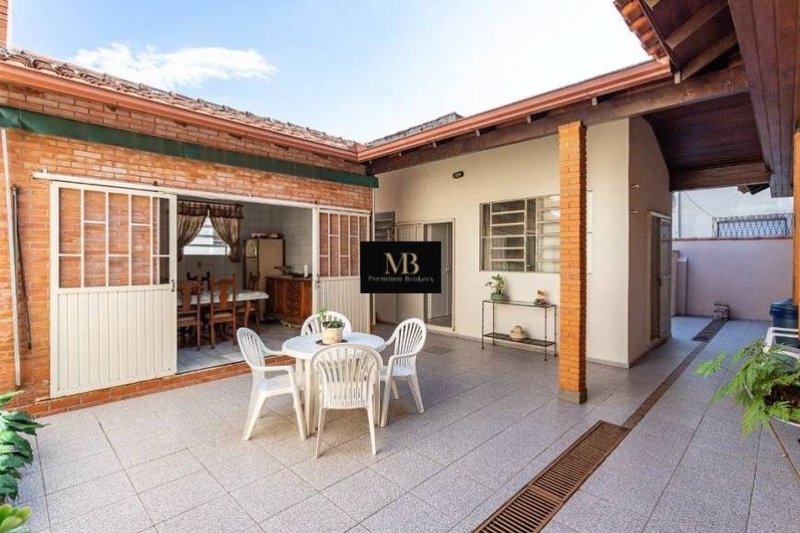 R$ 1.350.000 - CASA RESIDENCIAL - 417M2 - 6 DORM - 2 VAGAS - QUADRA DE ESPORTES - Porto Alegre - 