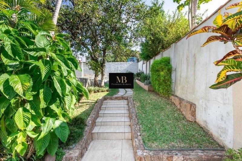 R$ 1.350.000 - CASA RESIDENCIAL - 417M2 - 6 DORM - 2 VAGAS - QUADRA DE ESPORTES - Porto Alegre - 