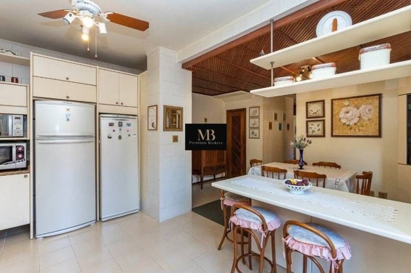 R$ 1.350.000 - CASA RESIDENCIAL - 417M2 - 6 DORM - 2 VAGAS - QUADRA DE ESPORTES - Porto Alegre - 