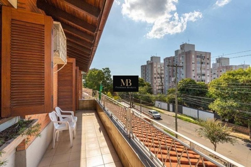 R$ 1.350.000 - CASA RESIDENCIAL - 417M2 - 6 DORM - 2 VAGAS - QUADRA DE ESPORTES - Porto Alegre - 