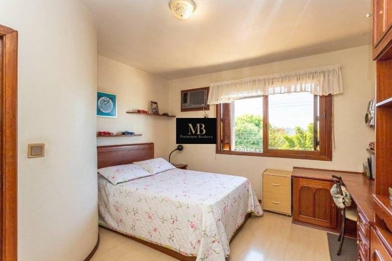 R$ 1.350.000 - CASA RESIDENCIAL - 417M2 - 6 DORM - 2 VAGAS - QUADRA DE ESPORTES - Porto Alegre - 