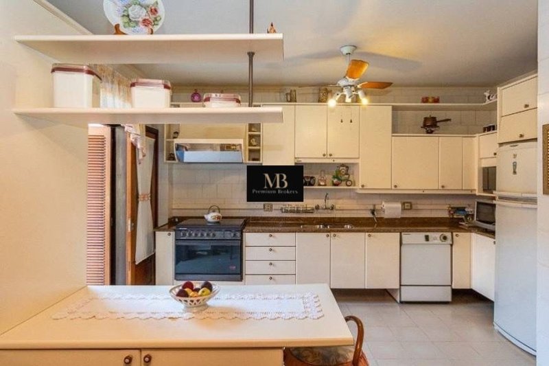 R$ 1.350.000 - CASA RESIDENCIAL - 417M2 - 6 DORM - 2 VAGAS - QUADRA DE ESPORTES - Porto Alegre - 