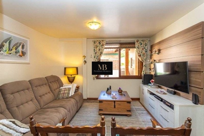 R$ 1.350.000 - CASA RESIDENCIAL - 417M2 - 6 DORM - 2 VAGAS - QUADRA DE ESPORTES - Porto Alegre - 