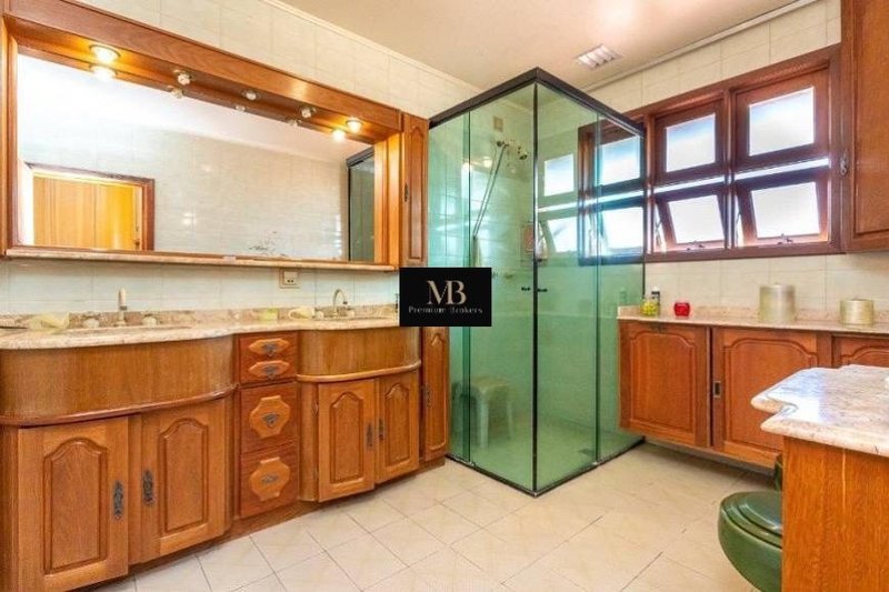 R$ 1.350.000 - CASA RESIDENCIAL - 417M2 - 6 DORM - 2 VAGAS - QUADRA DE ESPORTES - Porto Alegre - 