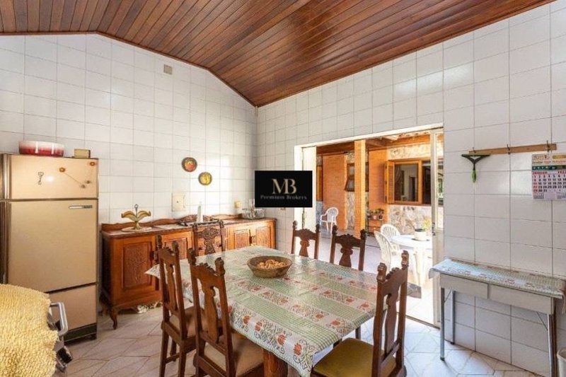 R$ 1.350.000 - CASA RESIDENCIAL - 417M2 - 6 DORM - 2 VAGAS - QUADRA DE ESPORTES - Porto Alegre - 