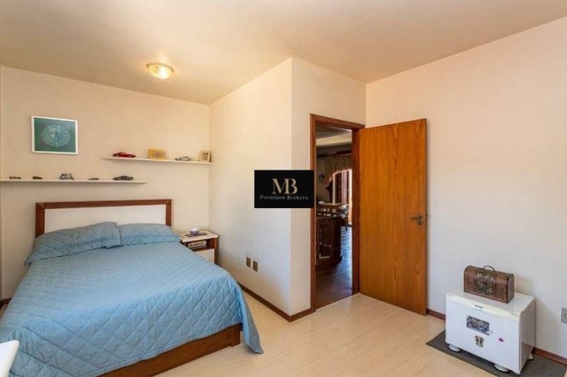 R$ 1.350.000 - CASA RESIDENCIAL - 417M2 - 6 DORM - 2 VAGAS - QUADRA DE ESPORTES - Porto Alegre - 