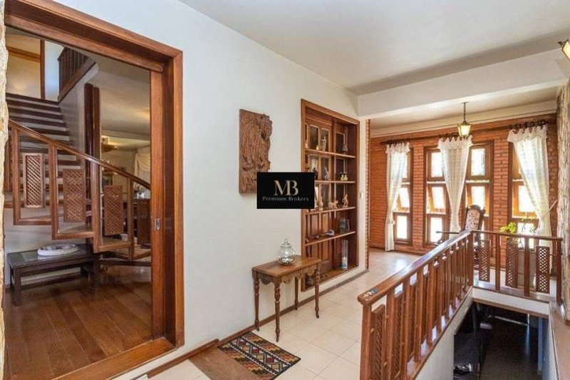 R$ 1.350.000 - CASA RESIDENCIAL - 417M2 - 6 DORM - 2 VAGAS - QUADRA DE ESPORTES - Porto Alegre - 
