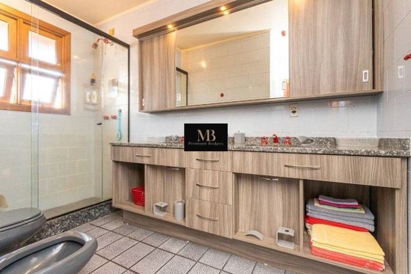 R$ 1.350.000 - CASA RESIDENCIAL - 417M2 - 6 DORM - 2 VAGAS - QUADRA DE ESPORTES - Porto Alegre - 