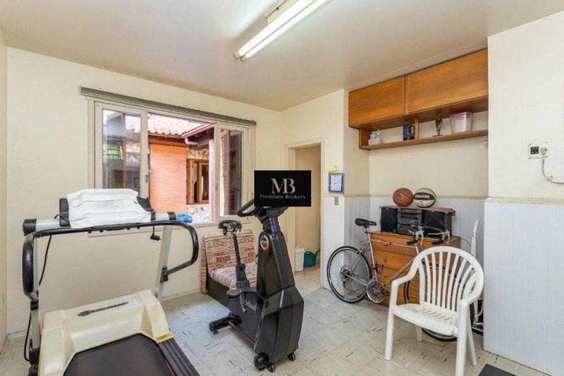 R$ 1.350.000 - CASA RESIDENCIAL - 417M2 - 6 DORM - 2 VAGAS - QUADRA DE ESPORTES - Porto Alegre - 