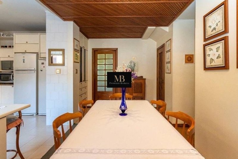 R$ 1.350.000 - CASA RESIDENCIAL - 417M2 - 6 DORM - 2 VAGAS - QUADRA DE ESPORTES - Porto Alegre - 