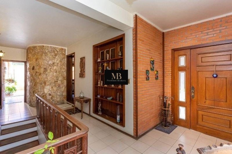 R$ 1.350.000 - CASA RESIDENCIAL - 417M2 - 6 DORM - 2 VAGAS - QUADRA DE ESPORTES - Porto Alegre - 