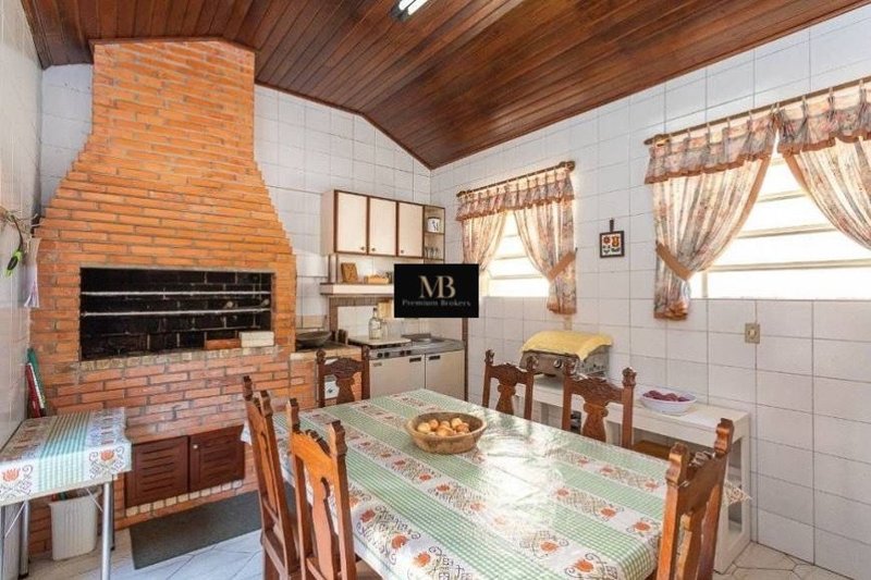 R$ 1.350.000 - CASA RESIDENCIAL - 417M2 - 6 DORM - 2 VAGAS - QUADRA DE ESPORTES - Porto Alegre - 