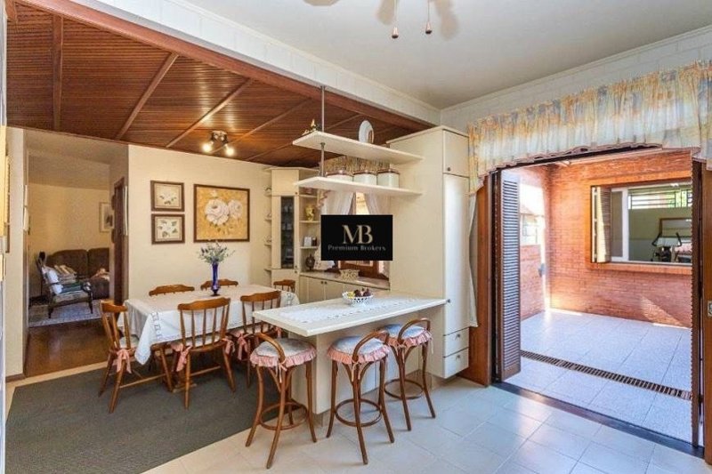 R$ 1.350.000 - CASA RESIDENCIAL - 417M2 - 6 DORM - 2 VAGAS - QUADRA DE ESPORTES - Porto Alegre - 
