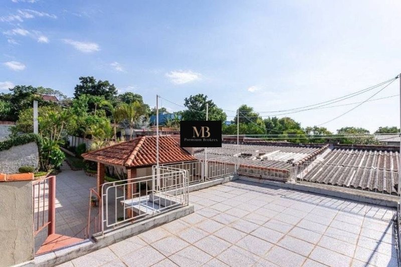R$ 1.350.000 - CASA RESIDENCIAL - 417M2 - 6 DORM - 2 VAGAS - QUADRA DE ESPORTES - Porto Alegre - 