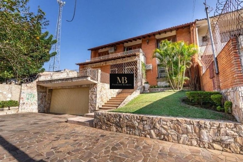 R$ 1.350.000 - CASA RESIDENCIAL - 417M2 - 6 DORM - 2 VAGAS - QUADRA DE ESPORTES - Porto Alegre - 