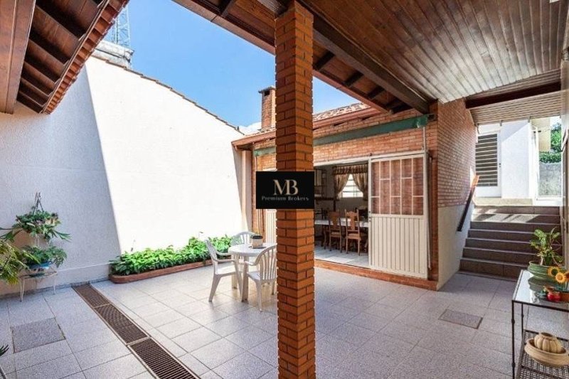 R$ 1.350.000 - CASA RESIDENCIAL - 417M2 - 6 DORM - 2 VAGAS - QUADRA DE ESPORTES - Porto Alegre - 