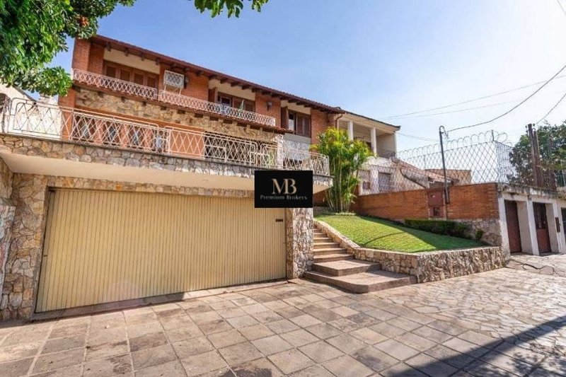 R$ 1.350.000 - CASA RESIDENCIAL - 417M2 - 6 DORM - 2 VAGAS - QUADRA DE ESPORTES - Porto Alegre - 