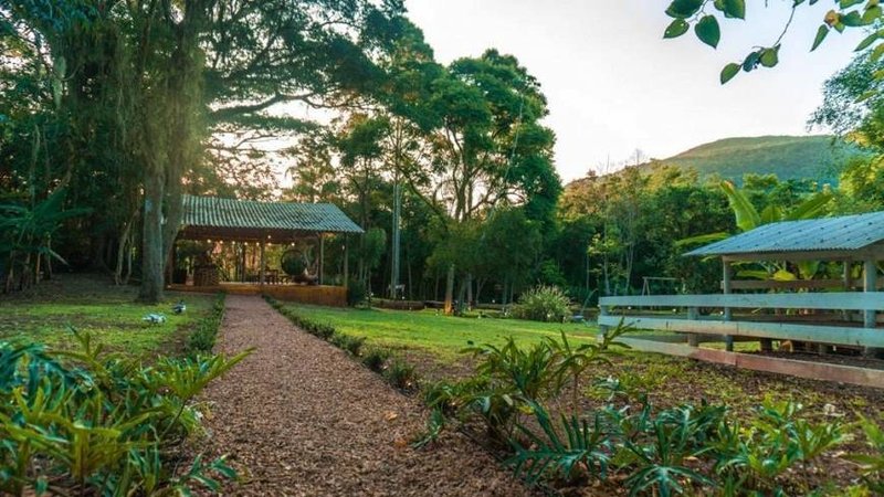 R$ 945.000 - PORTEIRA FECHADA - ESPETACULAR SÍTIO - 5.000M2 - LAZER E NATUREZA - MAQUINE - 