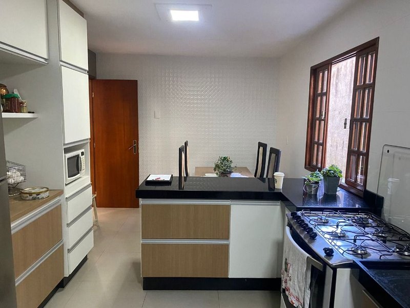 Casa com 6 dormitórios à venda, 230 m² por R$ 950.000 - Cônego - Nova Friburgo/RJ - Nova Friburgo - 