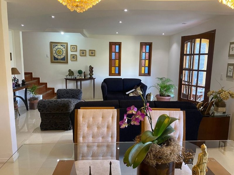 Casa com 6 dormitórios à venda, 230 m² por R$ 950.000 - Cônego - Nova Friburgo/RJ - Nova Friburgo - 
