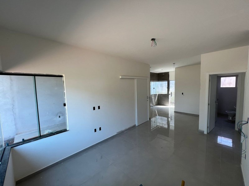 Casa com 83,60 m² com fino padrão de acabamento a apenas 950 metros do mar em Piçarras  Balneário Piçarras - 