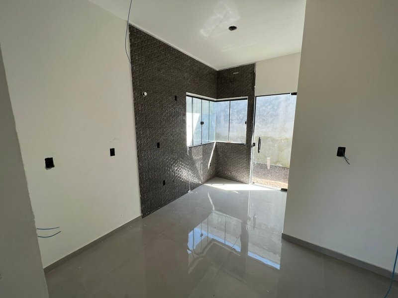 Casa com 83,60 m² com fino padrão de acabamento a apenas 950 metros do mar em Piçarras  Balneário Piçarras - 