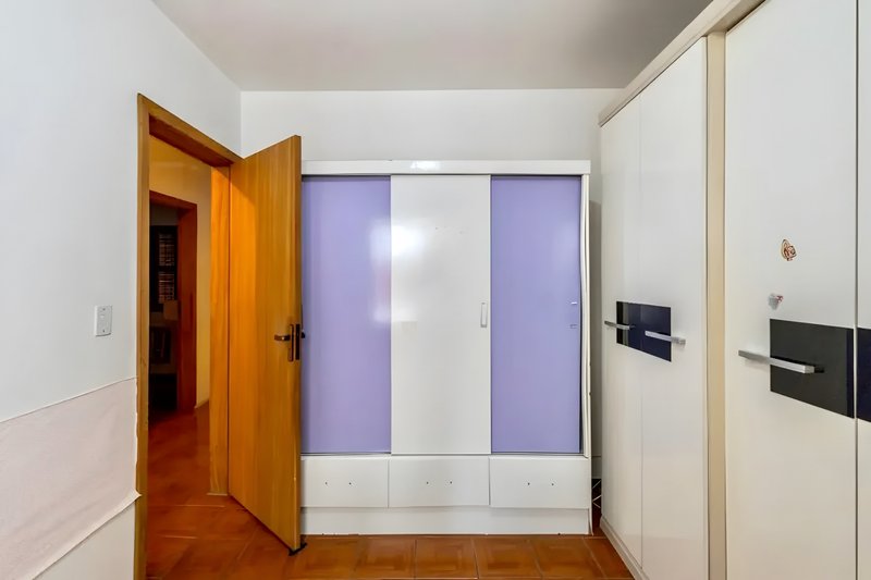 R$ 595.000 - EXCELENTE OPORTUNIDADE - CASA RESID OU COMERC - 210M2 - 4 DORM - 2 V  Porto Alegre - 