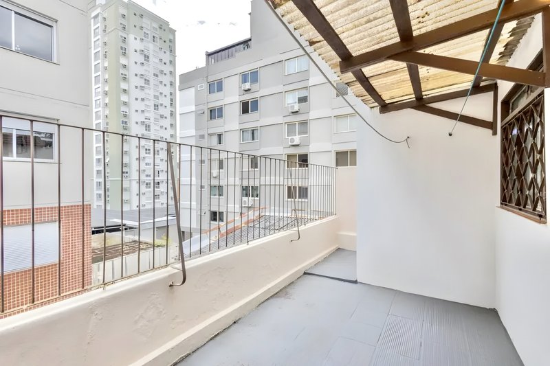 R$ 595.000 - EXCELENTE OPORTUNIDADE - CASA RESID OU COMERC - 210M2 - 4 DORM - 2 V  Porto Alegre - 