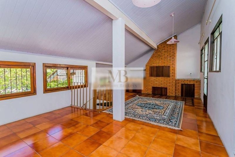 R$ 750.000 - EXCELENTE OPORTUNIDADE - CASA RESID OU COMERC - 210M2 - 4 DORM - 2 V - Porto Alegre - 