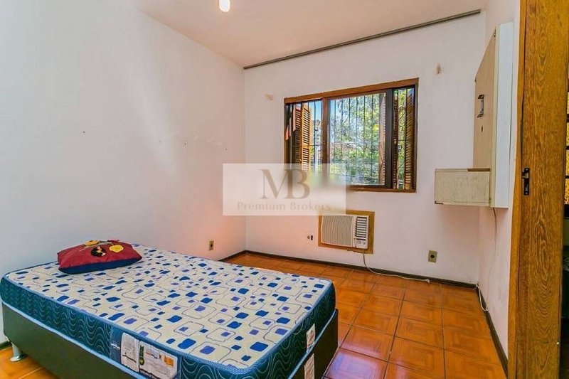 R$ 750.000 - EXCELENTE OPORTUNIDADE - CASA RESID OU COMERC - 210M2 - 4 DORM - 2 V - Porto Alegre - 