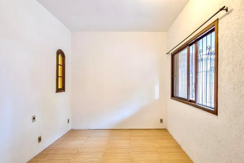 R$ 595.000 - EXCELENTE OPORTUNIDADE - CASA RESID OU COMERC - 210M2 - 4 DORM - 2 V  Porto Alegre - 