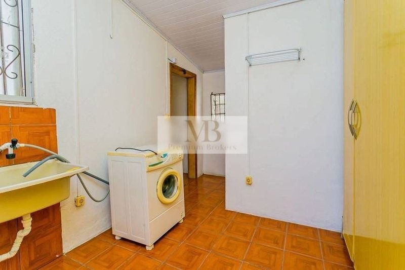 R$ 750.000 - EXCELENTE OPORTUNIDADE - CASA RESID OU COMERC - 210M2 - 4 DORM - 2 V - Porto Alegre - 